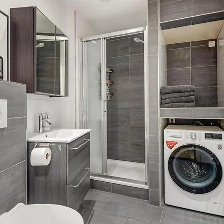 Apartment House With Garden Close To Center